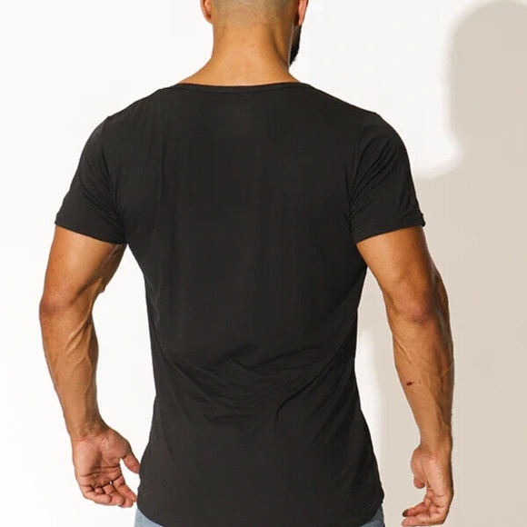 JJ Malibu Men's Muscle-Fit Deep-V T-Shirt - Black - Size L - Picture 5 of 5